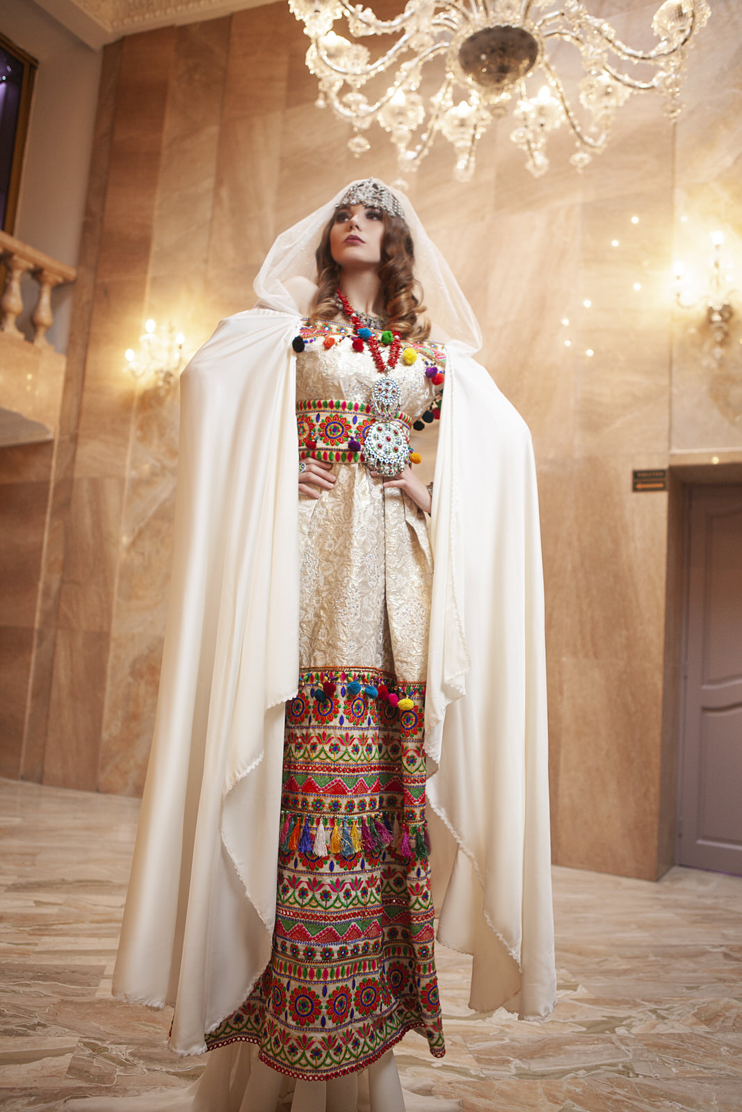 Robe Kabyle Haute-Couture Brocart perlé et mousseline, Broderie Haute-Couture